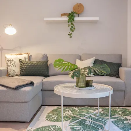 Appartement Benville Bv13 - Ruhige Lage & Tiefgarage - Balkon - Wlan - Zentral Gelegen *