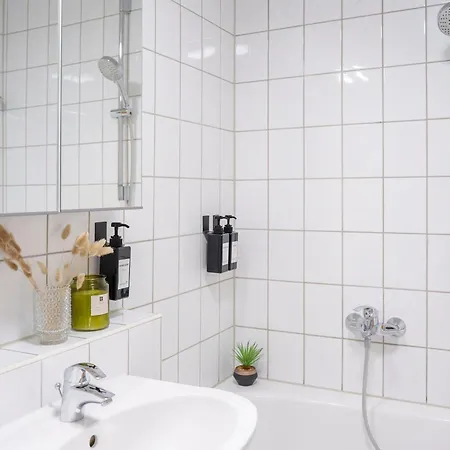 Benville Bv13 - Ruhige Lage & Tiefgarage - Balkon - Wlan - Zentral Gelegen *