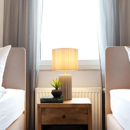 Benville - Terrasse - Stylisch - Parkplatz Apartment